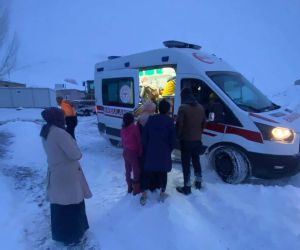 Van’da köyde kardan mahsur kalan hamile kadın hastaneye ulaştırıldı