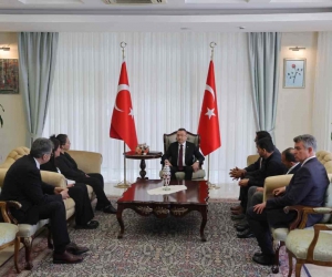 Cumhurbaşkanı Yardımcısı Oktay, Şampiyon Melekler Derneği ile bir araya geldi