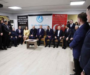 Cumhurbaşkanı Recep Tayyip Erdoğan, Bağcılar Ülkü Ocakları’nı ziyaret etti