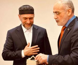 Cumhurbaşkanı Başdanışmanı Topçu, Kumuk Türkleri Vakfı Başkanı Gadjieviç ile bir araya geldi