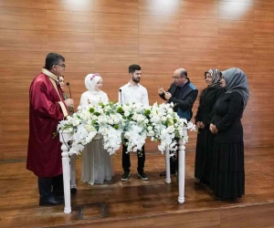 İşitme engelli çift, Fadıloğlu’nun kıydığı nikahla evlendi