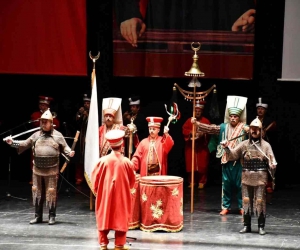 Yaşayan İnsan Hazinesi Salim Yaşar tarafından çömlek yapımı renkli görüntüler yaşandı