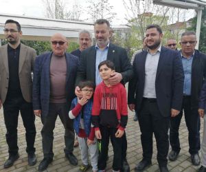 AK Parti Milletvekili adayı Hasan Turan Pendik’te vatandaşlarla bir araya geldi