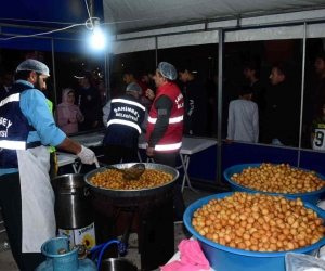 Şahinbey’den Kadir Gecesi’nde lokma tatlı ikramı