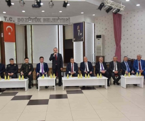 Bozüyük’te protokol ve vatandaşlar düzenlenen törenle bayramlaştı