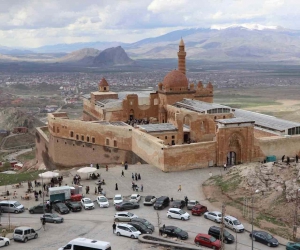 İshak Paşa Sarayı’nı bayramda 8 bin kişi ziyaret etti