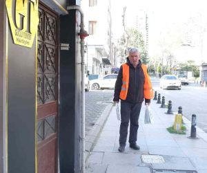 Görme engelli Mevlüt Ceylan, kapı kapı gezip Erdoğan’ı anlatıyor