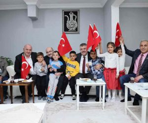 Başkan Bıyık, Türkiye yüzyılı için kapı kapı geziyor