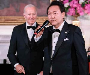 Güney Kore Devlet Başkanı Yoon, Beyaz Saray’daki akşam yemeğinde şarkı söyledi