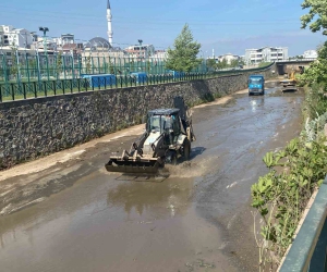 Büyükşehir’den Mandıras Deresi’nde yaz temizliği