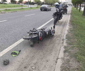 Polisten kaçan motosikletli kazaya karıştı, yaralanan sürücü ehliyetsiz çıktı