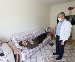 Başkan Tahmazoğlu, engelli Abidin’i ziyaret etti