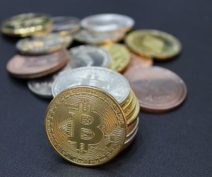 Bitcoin’de sert düşüş sürüyor