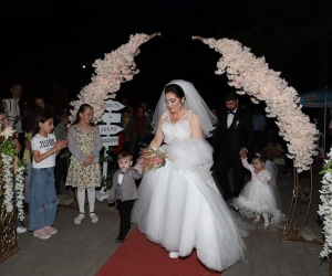 İkizler Tuğberk ve Tuana düğüne renk kattı