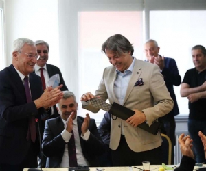 Anık’tan AK Parti’li Şanlı’ya kravat jesti