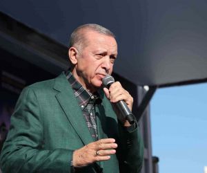 Cumhurbaşkanı Erdoğan: “Koltuk sayısını arttırmak için sağa sola bakan dağıtmaktan, kalp işareti yapmaktan başka hiçbir konuda anlaşamıyorlar”
