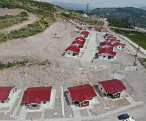 İzmir’deki heyelan mağdurları yeni evlerine kavuştu