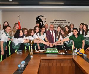 Başkan Ergün, şampiyon olan voleybolcularla buluştu