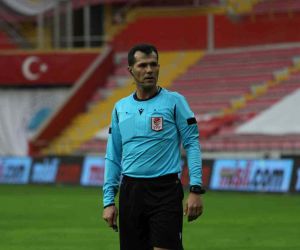 Ümraniyespor - Sivasspor maçını Burak Şeker yönetecek