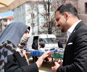 Genç aday sempatisi ile göz dolduruyor