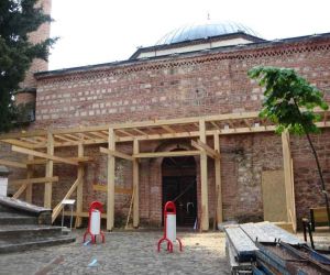 Tarihi Orhan Gazi Camii ibadete kısa süreliğine kapatıldı