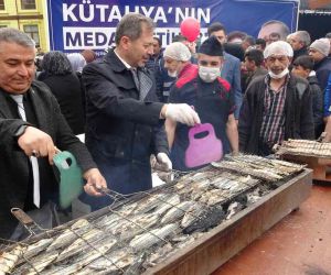 Kütahya’da binlerce vatandaşa balık-ekmek ikramı