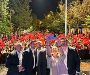 İzmir’de AK Parti’den miting havasında konser