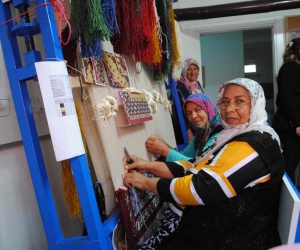 100 bin düğüm atılarak elle dokunuyor, 15 bin liradan satılıyor