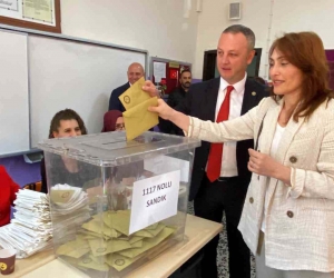 Başkan Ömer Selim Alan oyunu kullandı