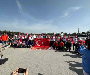 Askerlik hayali kuran 19 özel bireylere vosvoslarla Türk bayraklı konvoy