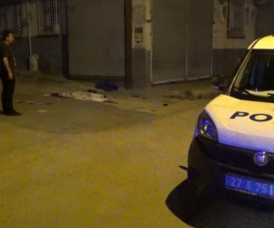Boşanma aşamasındaki karısını sokak ortasında öldürdü