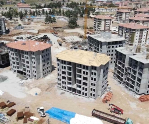 Çevre, Şehircilik ve İklim Değişikliği Bakanı Murat Kurum: “Deprem bölgesindeki şantiyelerimizde çalışmalar tam gaz”