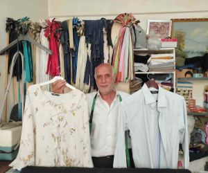 Mardin’de 11 yaşında açtığı terzi dükkanında 53 yıldır kıyafet dikiyor