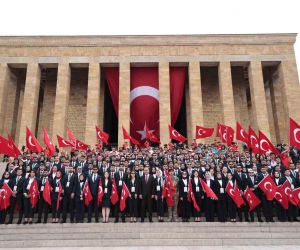 Bakan Kasapoğlu’ndan Anıtkabir’e 19 Mayıs ziyareti