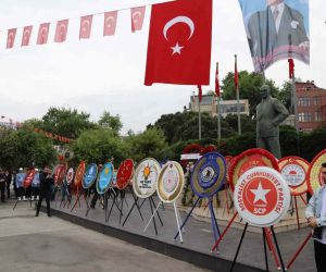 Kartal’da 19 Mayıs kutlamaları Atatürk Heykeli’ne çelenk sunumu ile başladı