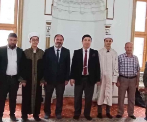 Develi’de cuma namazını öğrenciler kıldırdı