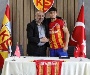 Talha Sarıslan 2 yıllık yeni sözleşmeye imza attı