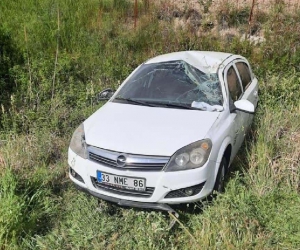 Kahta’da otomobil şarampole yuvarlandı: 4 yaralı