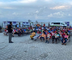 Konteyner kentte 350 çocuk, masal atölyesi ile eğlendi