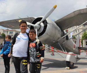 Kayseri Tayyare Fabrikası’nda üretilen ilk P-24A uçağına vatandaşlardan yoğun ilgi
