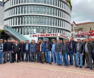 Bolu Belediyesi’nden emekli tazminatlarını alamayan işçiler eylem yaptı