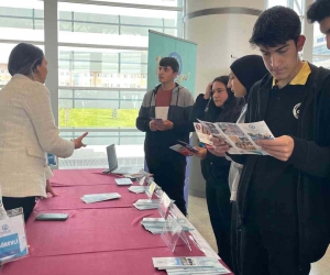Bayburt Üniversitesi aday öğrencilerle bu kez Erzincan’daki tanıtım fuarında buluştu