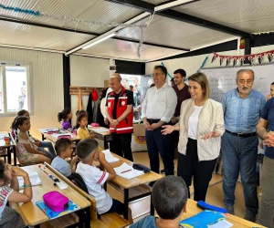 Vali Becel ve Başkan Savran, depremzede çocuklarla bir araya geldi