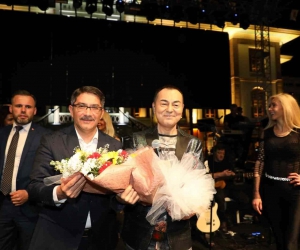 Manisalılar Serdar Ortaç ile coştu