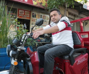 Dolandırılan depremzede esnafın yüzü hayırseverlerle güldü