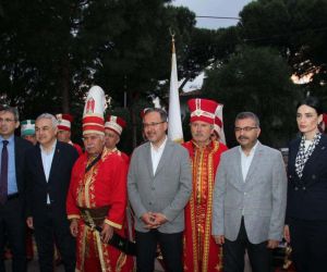 Bakan Kasapoğlu Aydın’da mehteran takımı ile karşıladı