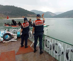 Jandarma çocuklara çevre ve sokak hayvanlarının nasıl korunacağını anlattı