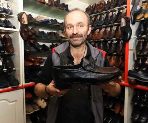Metin Aydos, 49 yıldır el emeği ayakkabı üretiyor