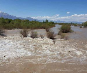 Erzincan’da yağmur yağışları nehir debilerini artırdı