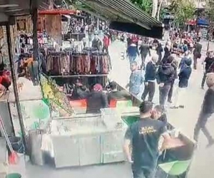 Zeytinburnu’nda dehşet anları kamerada: Husumetlisini yanına çağırıp ateş açtı